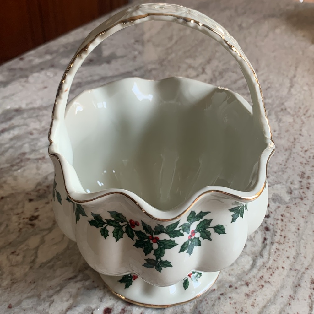 madison & MAX at home Holly Collection Porcelain Basket